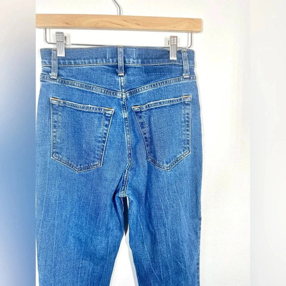 Abercrombie & Fitch The 90’s Slim Straight Ultra High Rise Raw Hem Jean - Picture 6 of 7